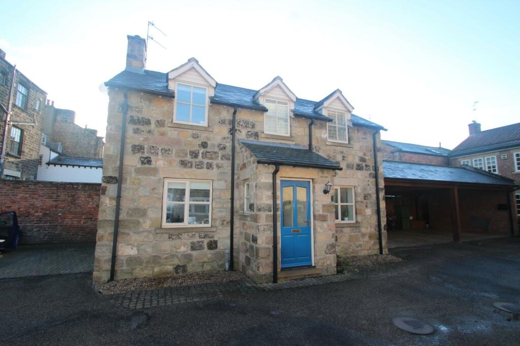 2 bedroom house for rent in The Square, Harrogate, North Yorkshire, HG1