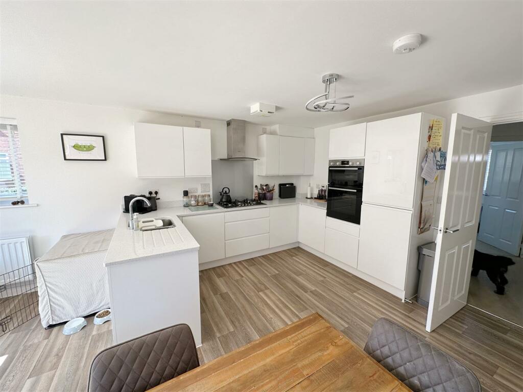 Additional property image - Spearhead Road, Bidford on Avon