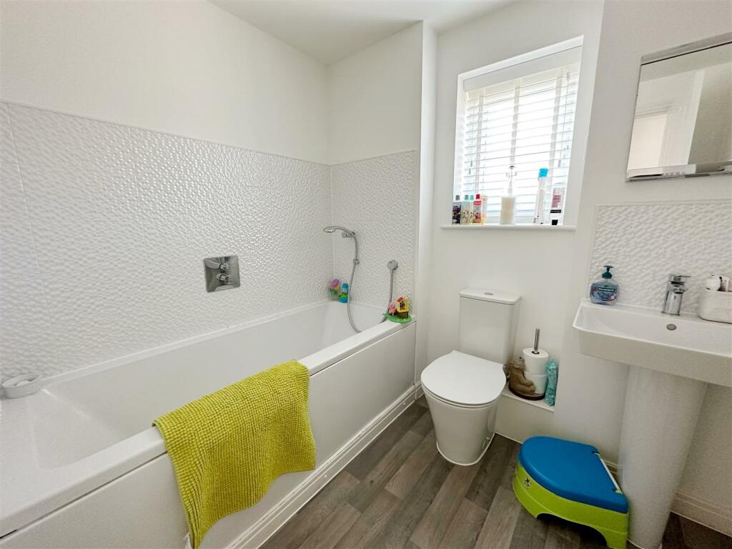 Additional property image - Spearhead Road, Bidford on Avon