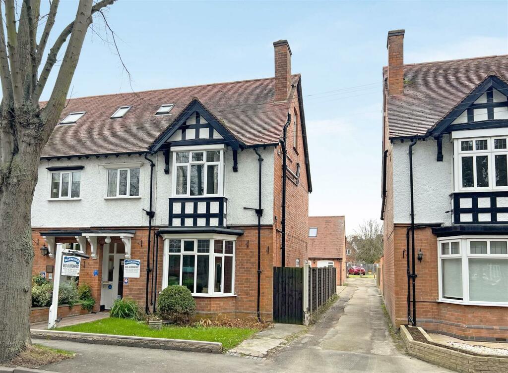 8 bedroom character property for sale in Grove Road, StratfordUpon