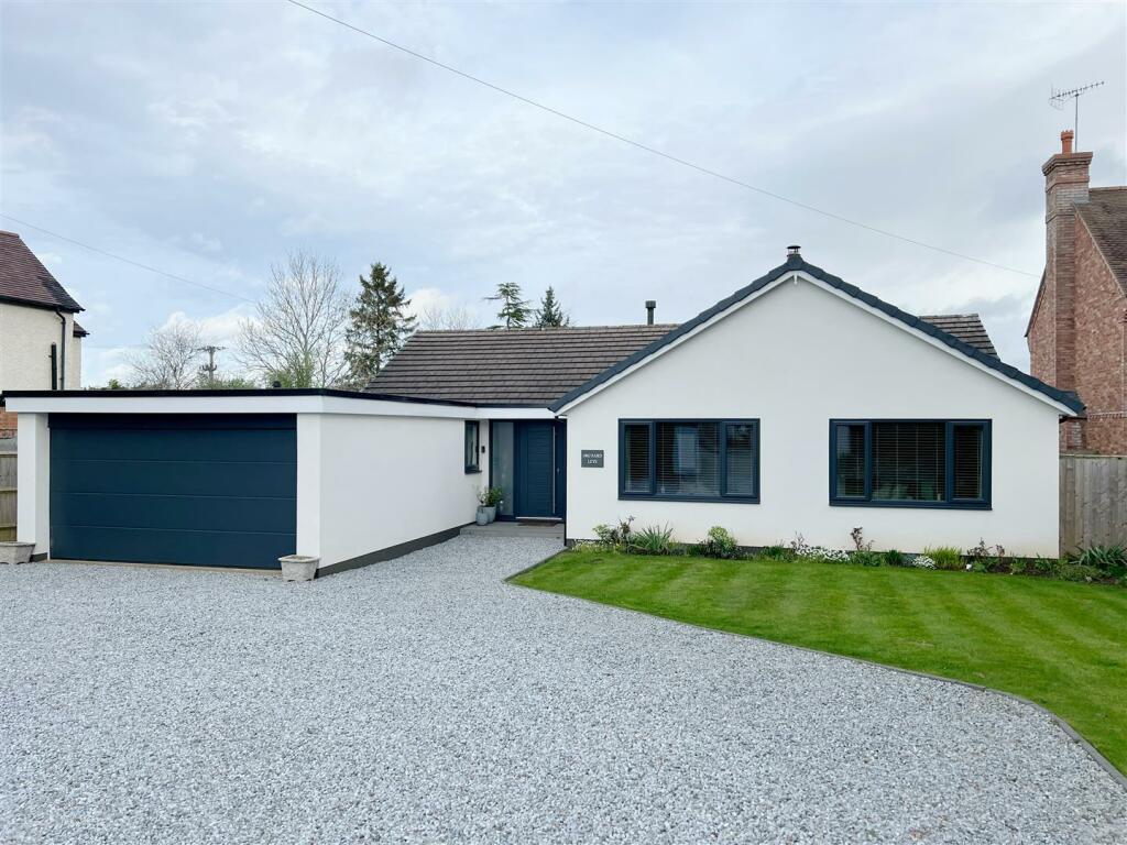 3 bedroom detached bungalow for sale in Binton Road, Welford on Avon