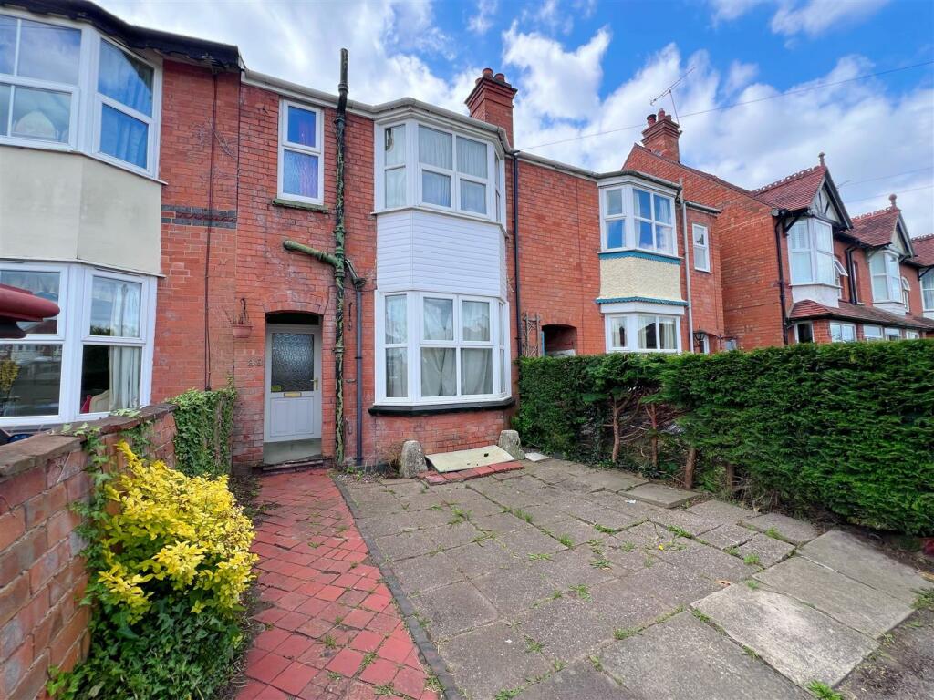 3 bedroom terraced house for sale in Evesham Road, StratfordUponAvon