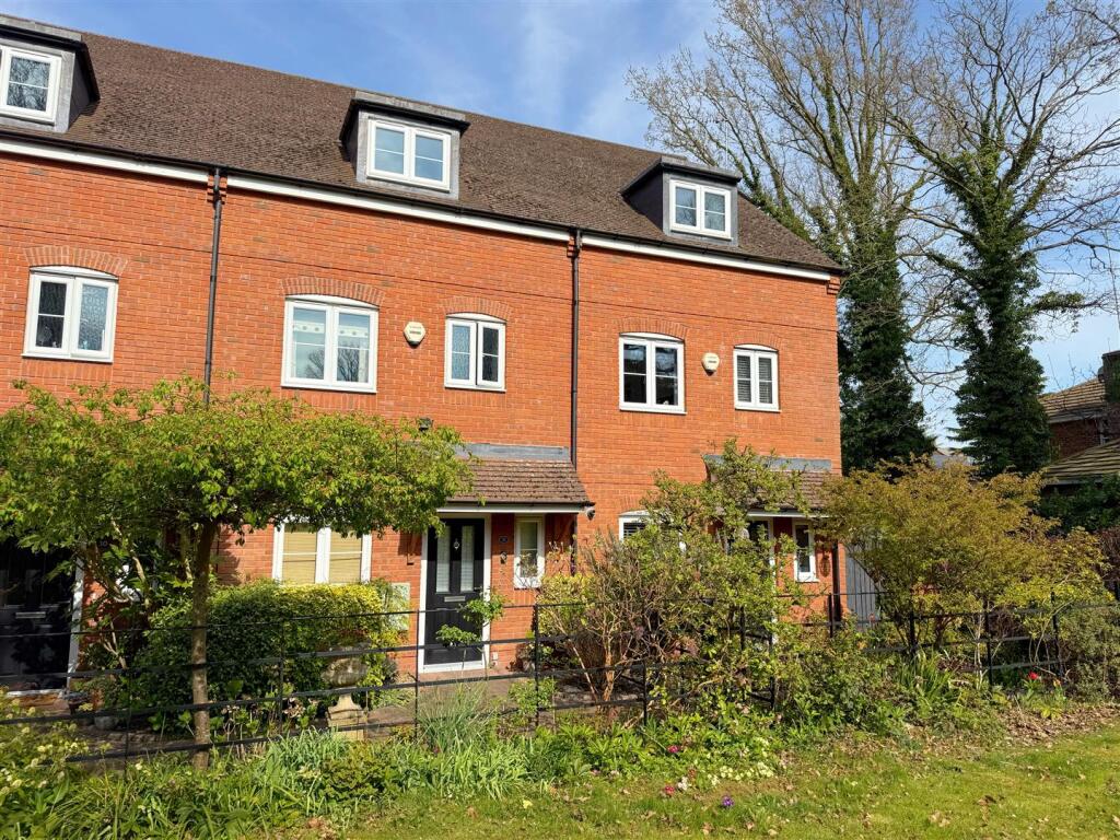 Main image of property: Feldon Way, Stratford-Upon-Avon