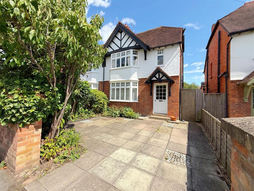 Main image of property: College Street, Stratford-upon-Avon