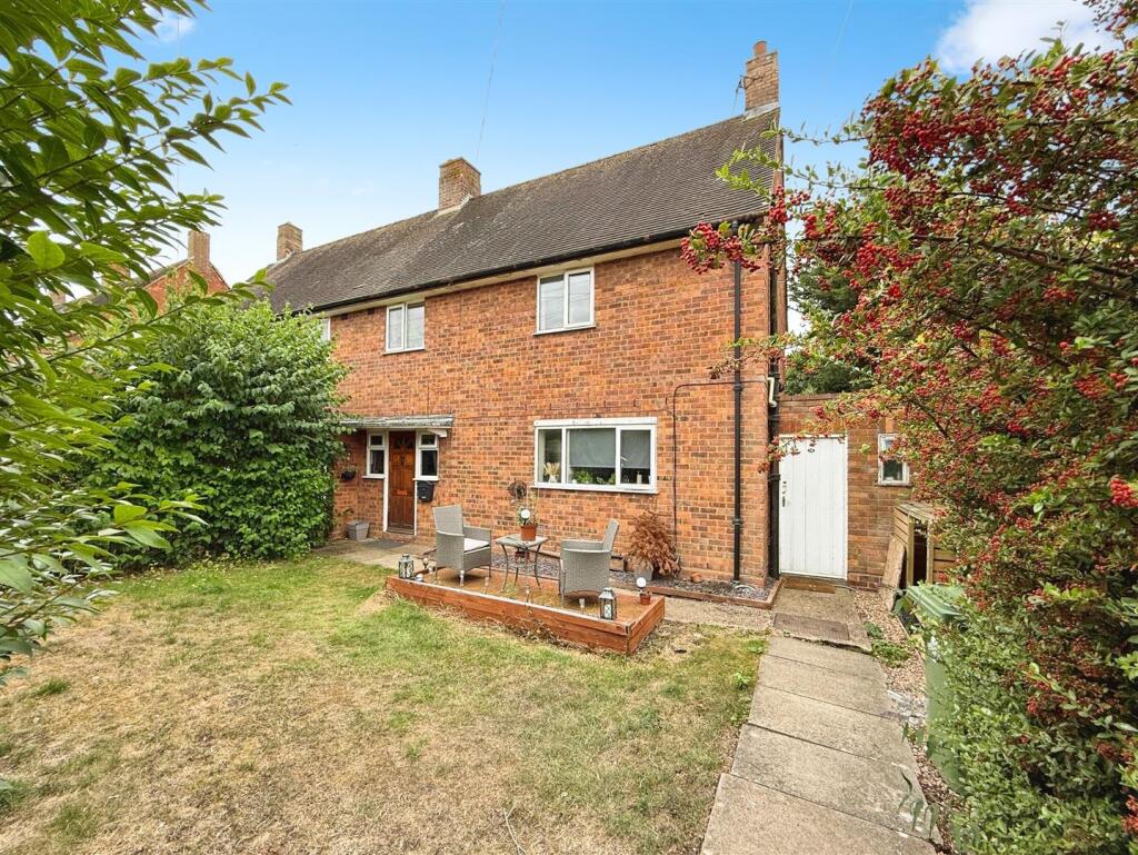 Main image of property: Eastfield Close, Stratford-Upon-Avon