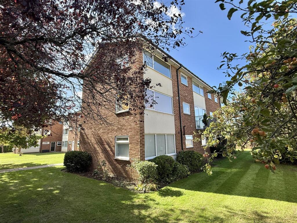 Main image of property: Sandfield Road, Stratford-Upon-Avon