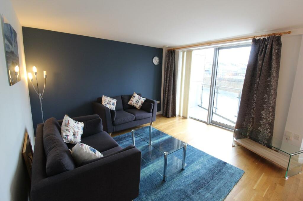 2 bedroom flat for rent in Whitehall Quay, Leeds, West Yorkshire, UK, LS1