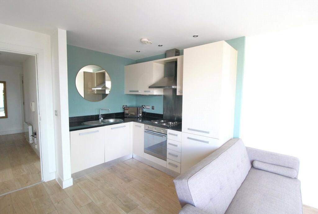 2 bedroom flat for rent in Cross Green Lane, Leeds, LS9