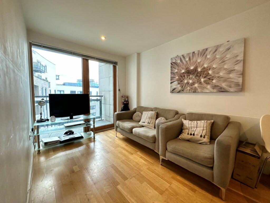 2 bedroom flat for rent in Gateway North, Crown Point Road, Leeds, LS9