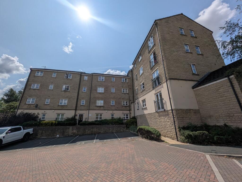 Main image of property: Laithe Hall Avenue, Cleckheaton, UK, BD19