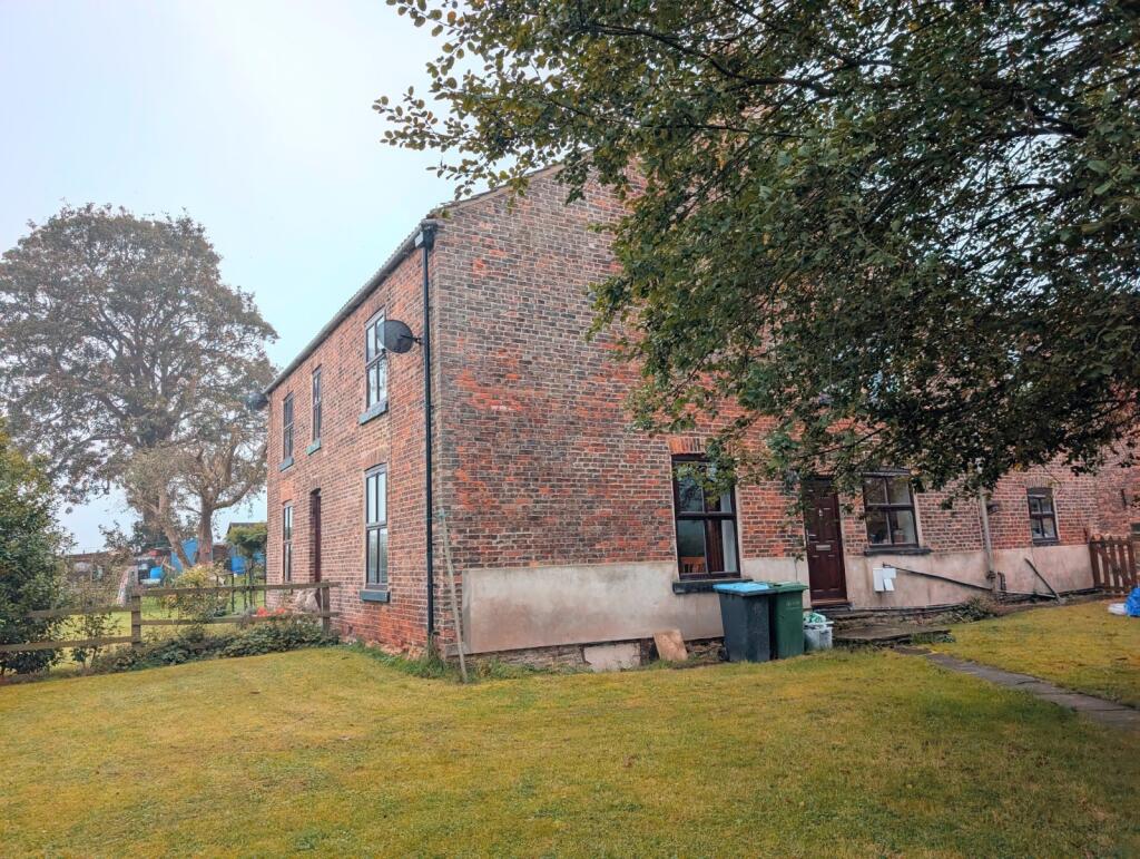 Main image of property: Melwood House Farm, Methley Lane, Leeds, LS26