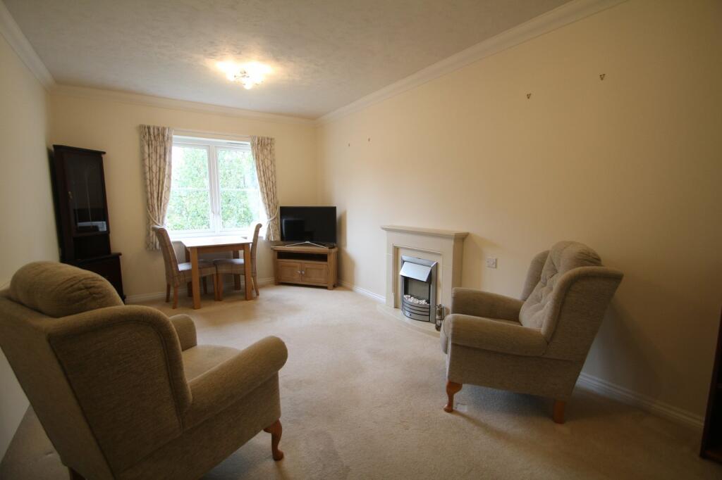 Flat to rent on Tatterton Lodge, York Road, Wetherby, West Yorkshire, LS22
