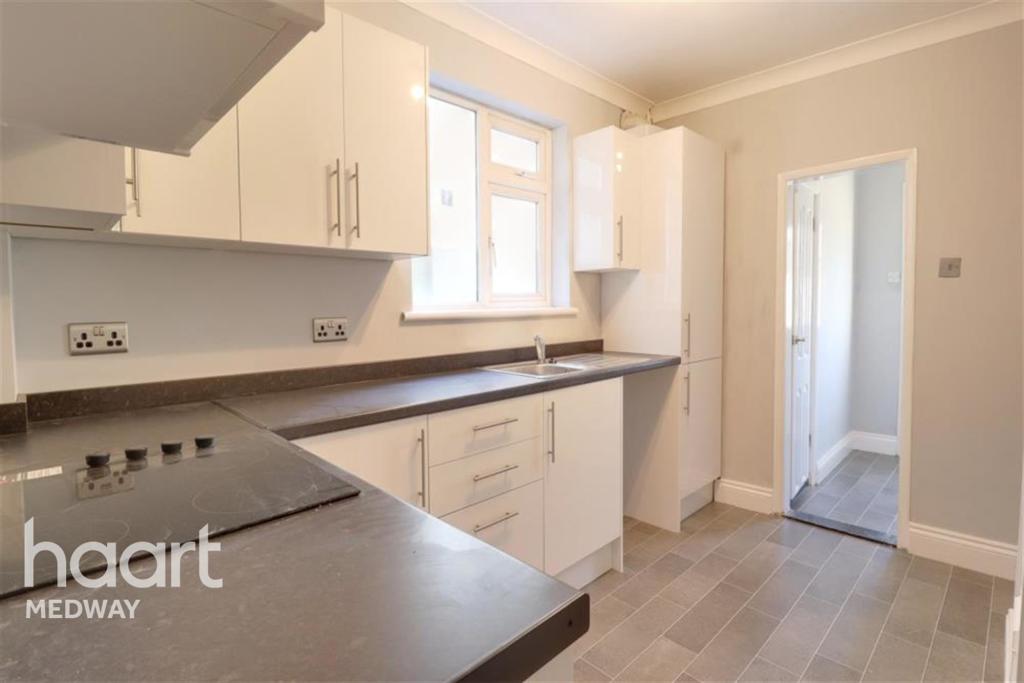 3 bedroom terraced house for rent in Balfour Road, Chatham, ME4