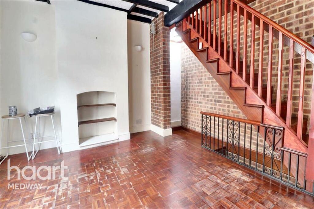 2 bedroom terraced house for rent in Langdon Road, Rochester, ME1