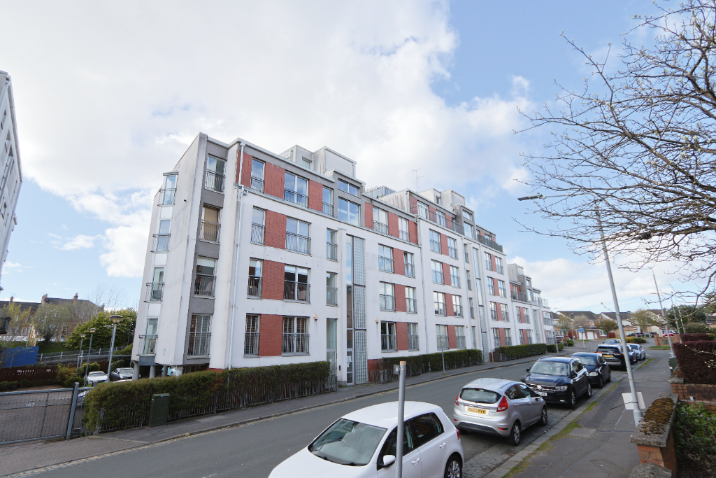 1 bedroom flat for sale in Ascot Gate, Glasgow, G12