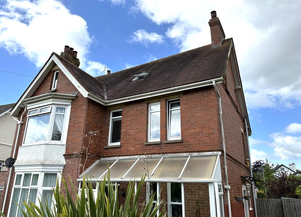 2 bedroom flat for rent in Phillips Avenue, Exmouth, EX8