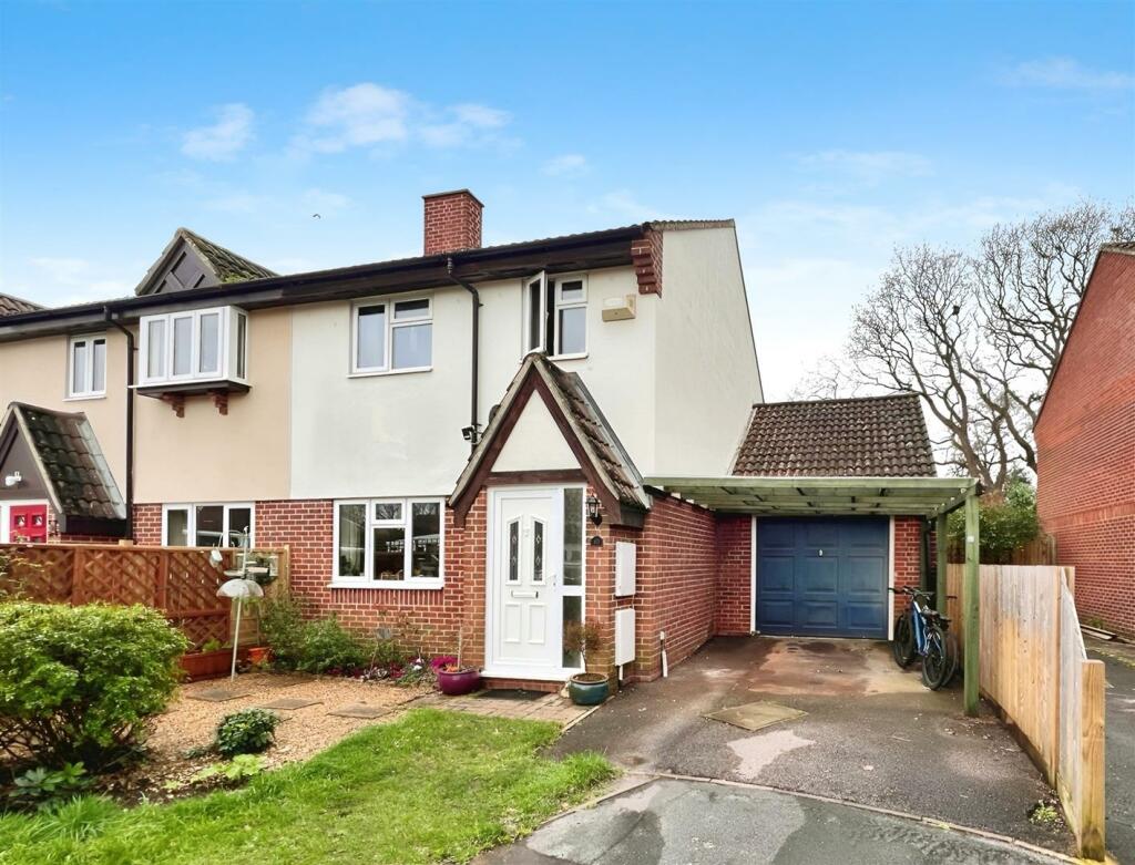 3 bedroom semidetached house for sale in The Pastures, Titchfield