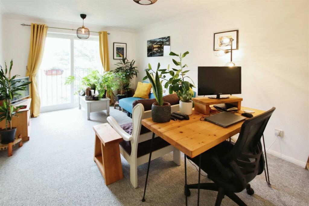 1 bedroom flat for sale in Dundonald Close, Waterside Park, Southampton, SO19