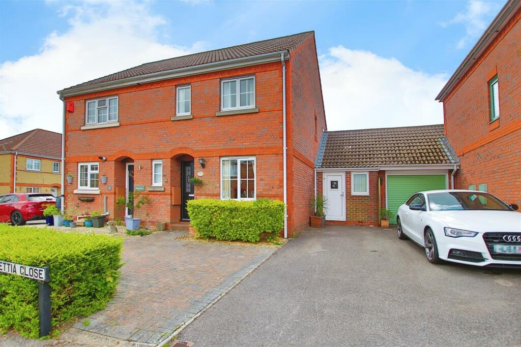 3 bedroom semidetached house for sale in Poinsettia Close, Titchfield