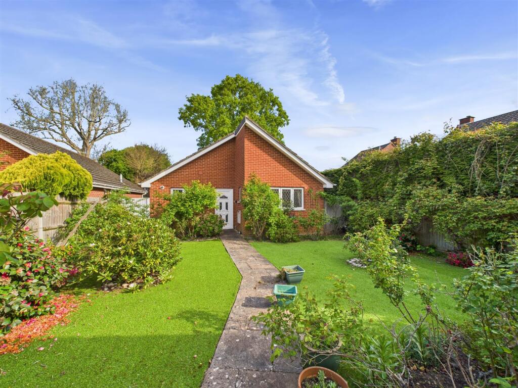 Main image of property: Hunts Pond Road, Park Gate, Southampton