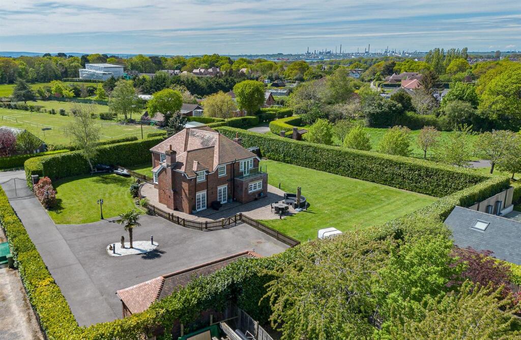 Main image of property: Brook Avenue, Warsash, Southampton
