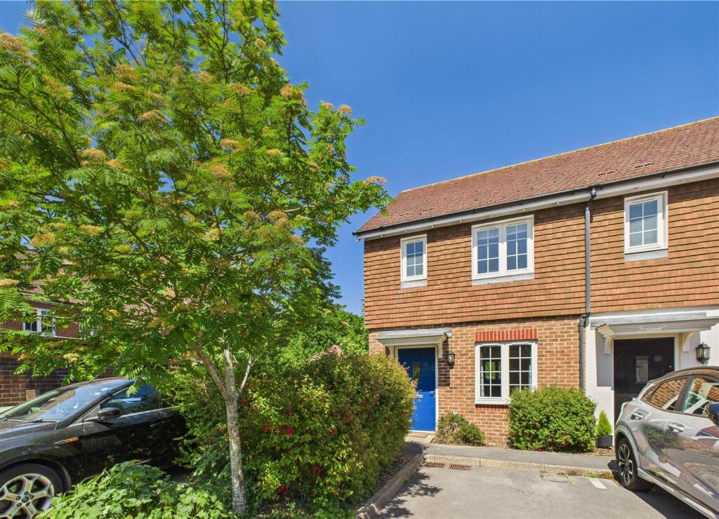 Main image of property: Sarisbury Green, SO31 7LW