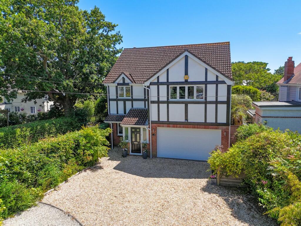 5 bedroom detached house for sale in Stuart Road, Highcliffe