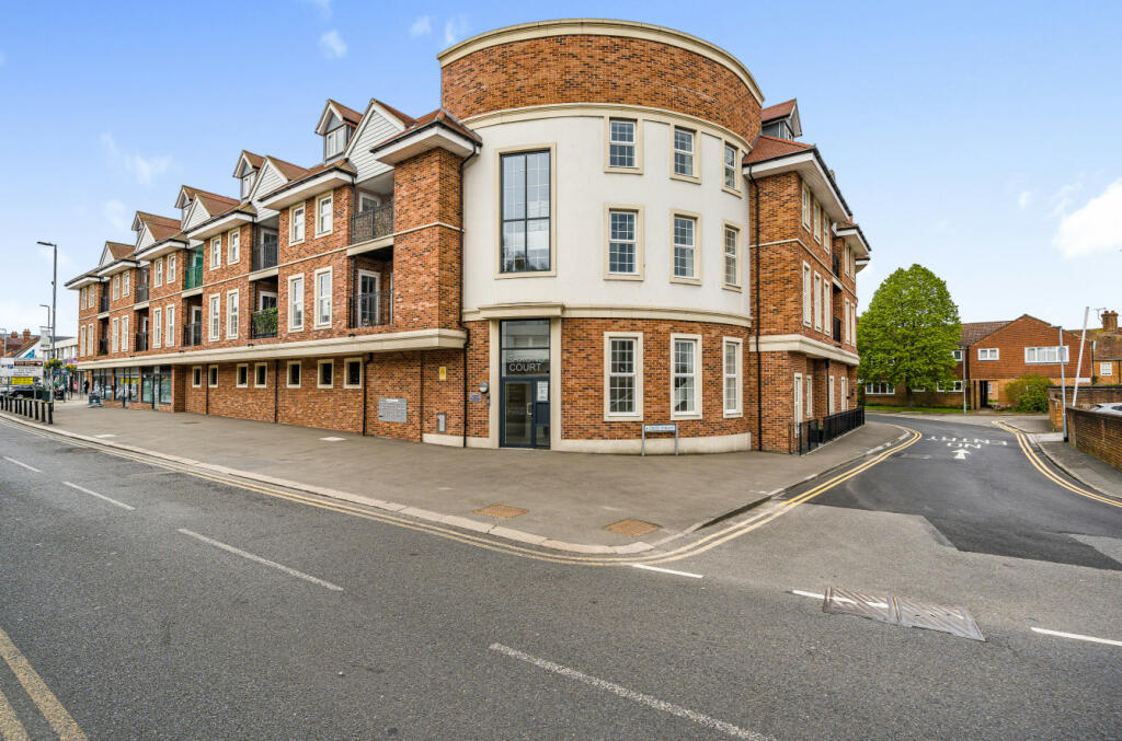 2 bedroom apartment for sale in Peach Street, Wokingham, Berkshire, RG40