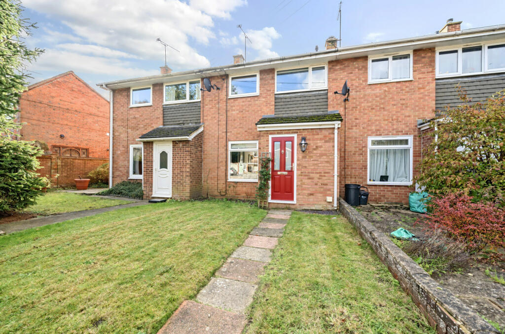 3 bedroom terraced house for sale in Eversley Road, Arborfield Cross