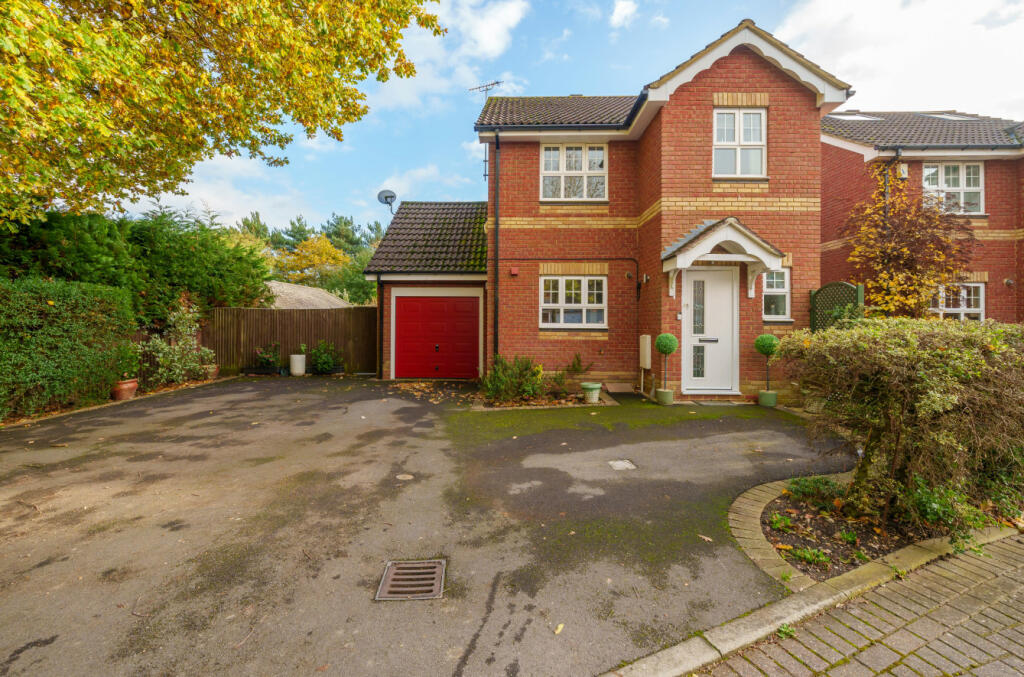 3 bedroom detached house for sale in Tyler Drive, Arborfield, Reading, Berkshire, RG2