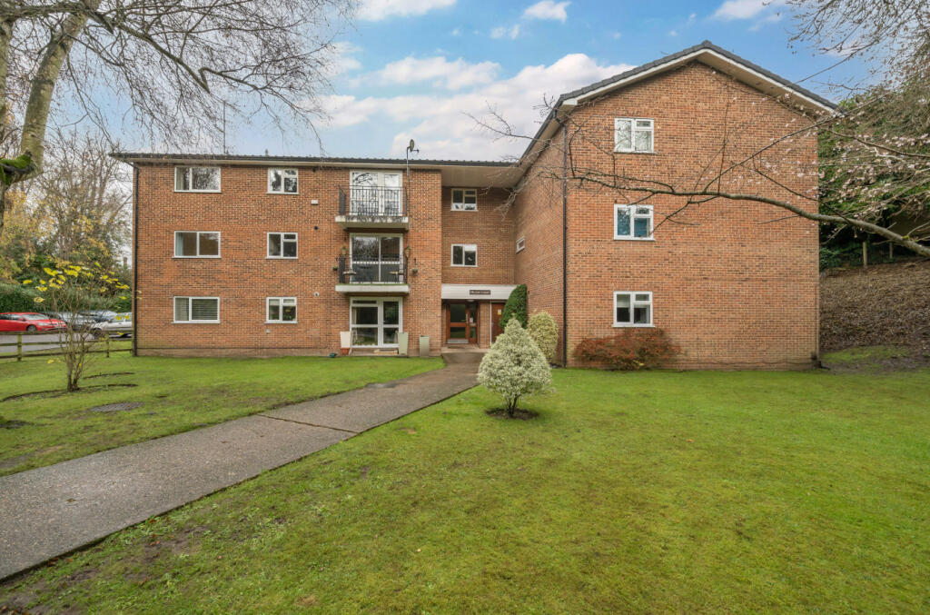 2 bedroom apartment for sale in Milton Road, Wokingham, Berkshire, RG40