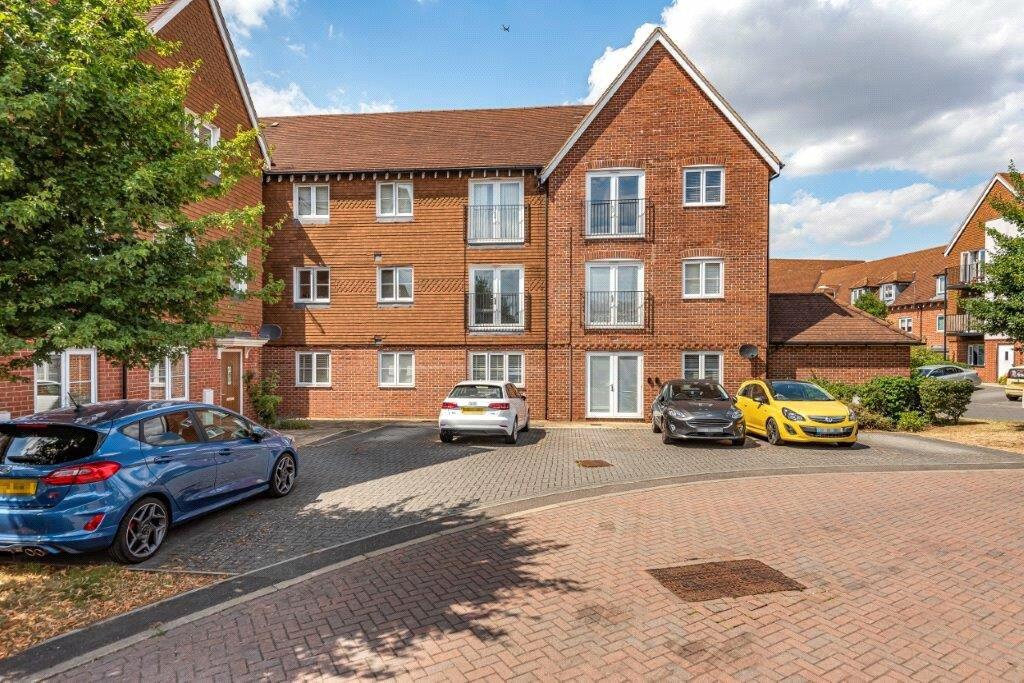 2 bedroom apartment for sale in Outfield Crescent, Wokingham, RG40