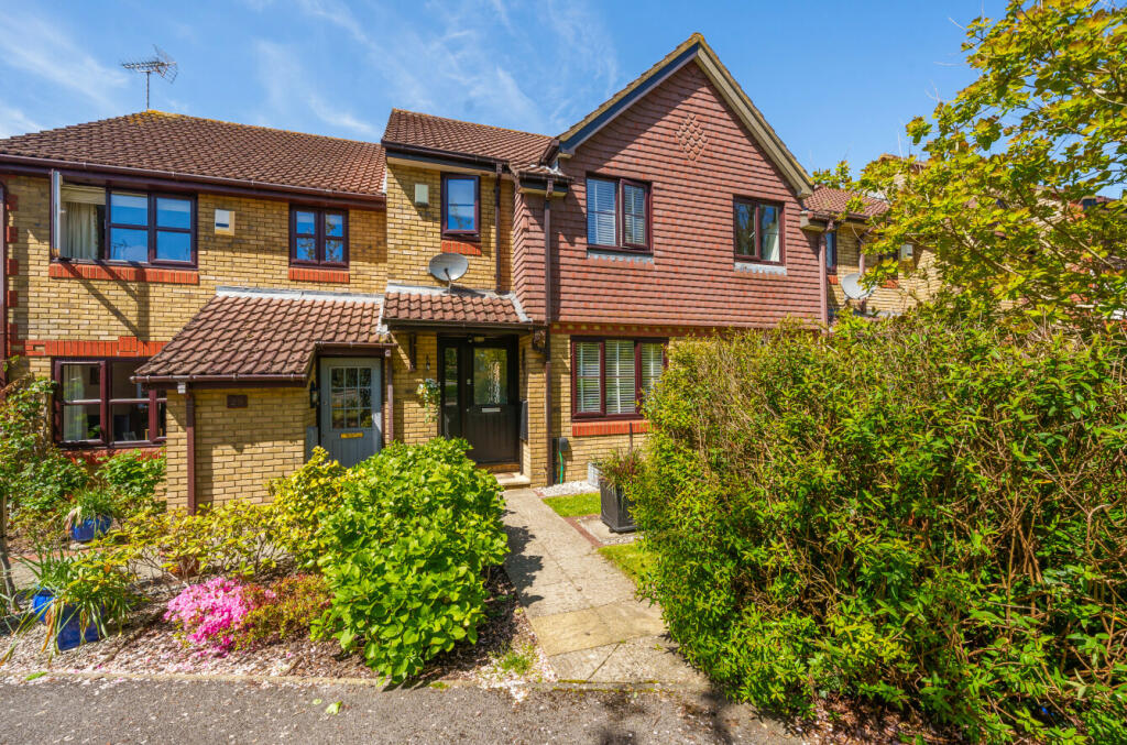 2 bedroom terraced house for sale in Twycross Road, Wokingham