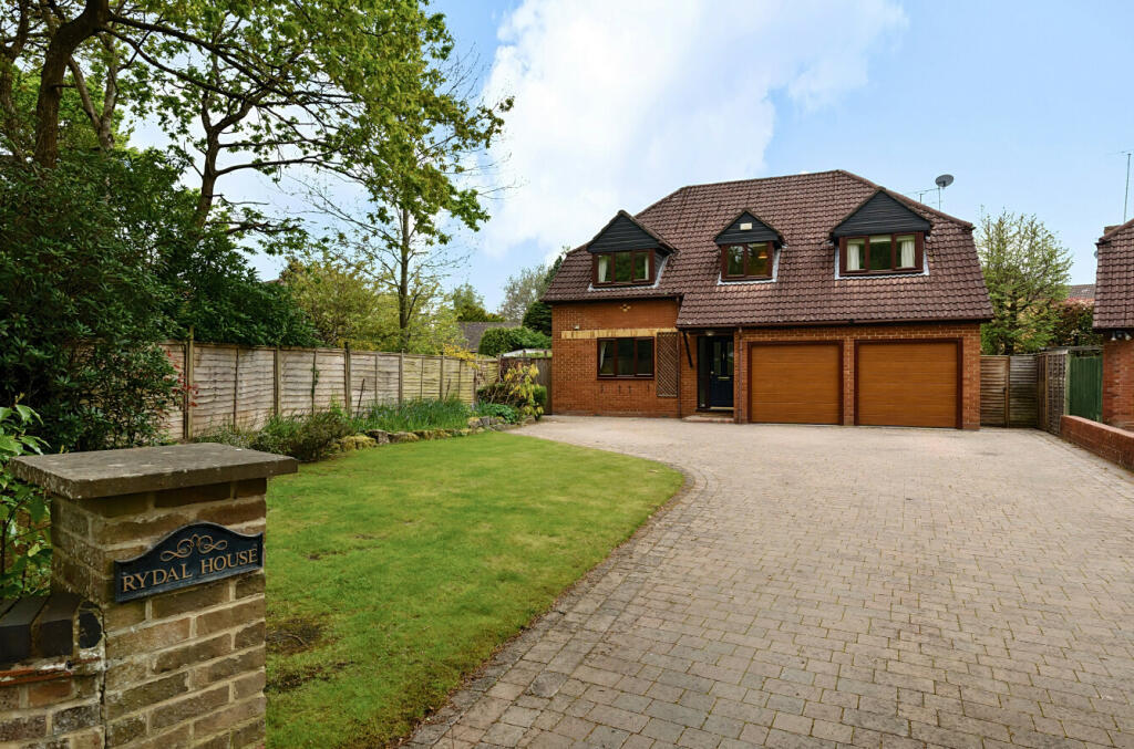 5 bedroom detached house for sale in Tintagel Road, Finchampstead