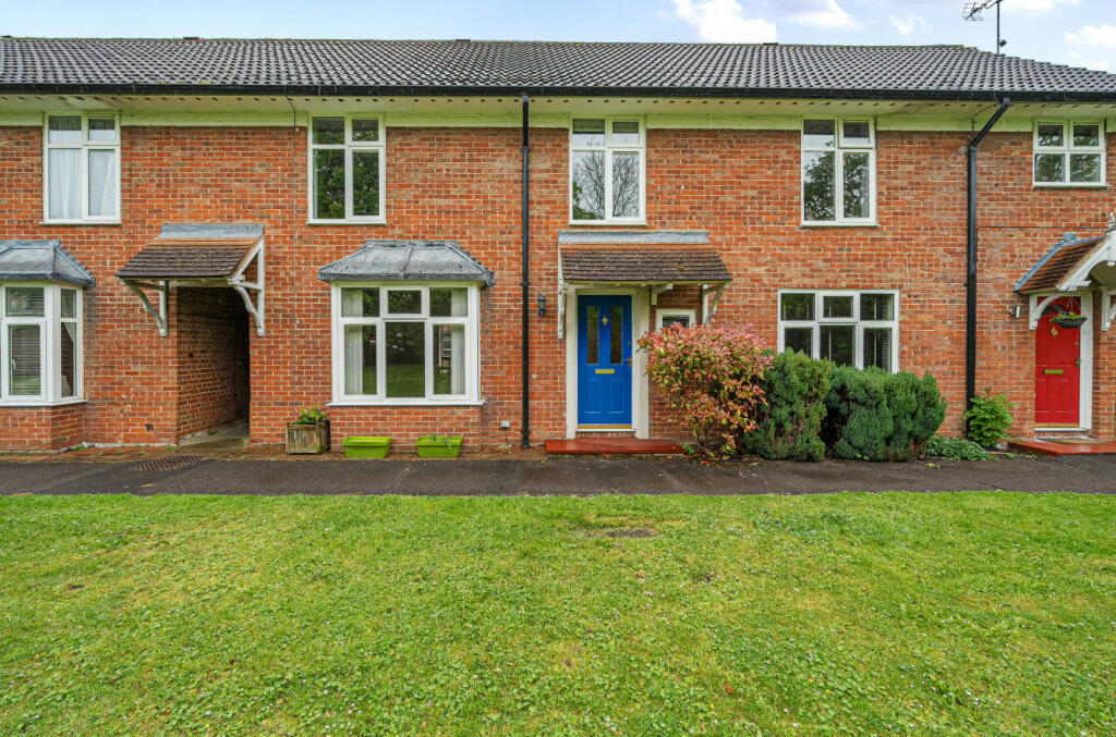 3 bedroom terraced house for sale in Valon Road, Arborfield, Reading