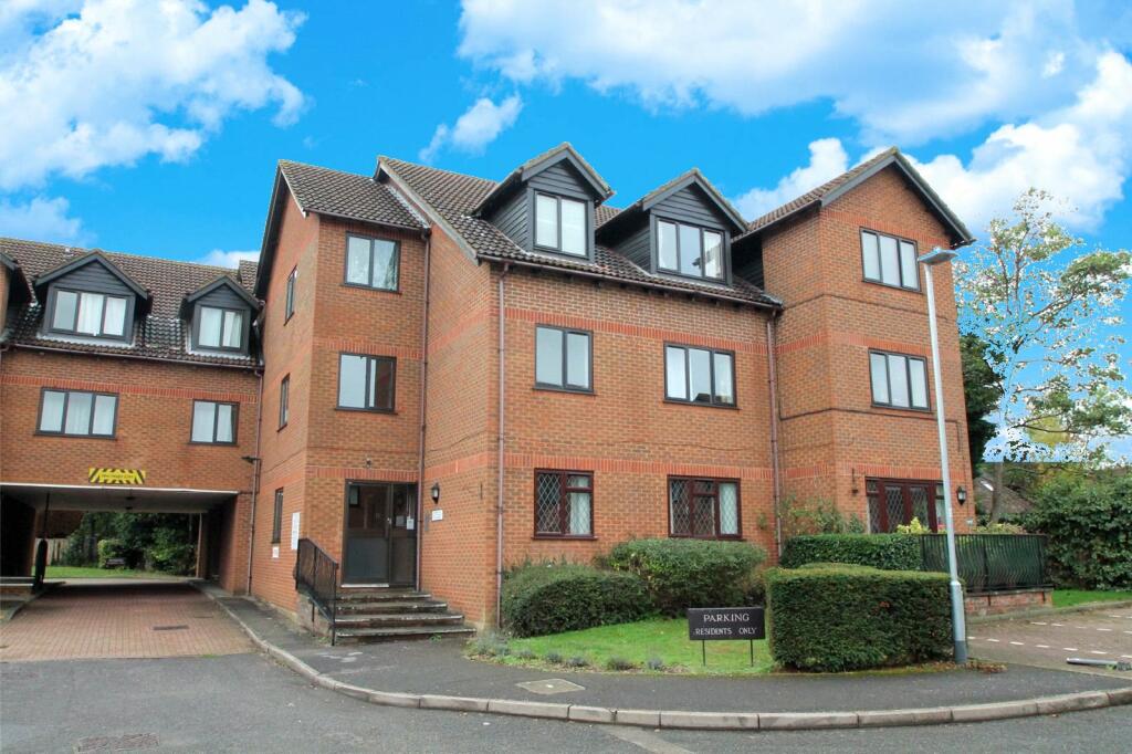 2 bedroom apartment for sale in Sadlers Court, Winnersh, Wokingham, RG41