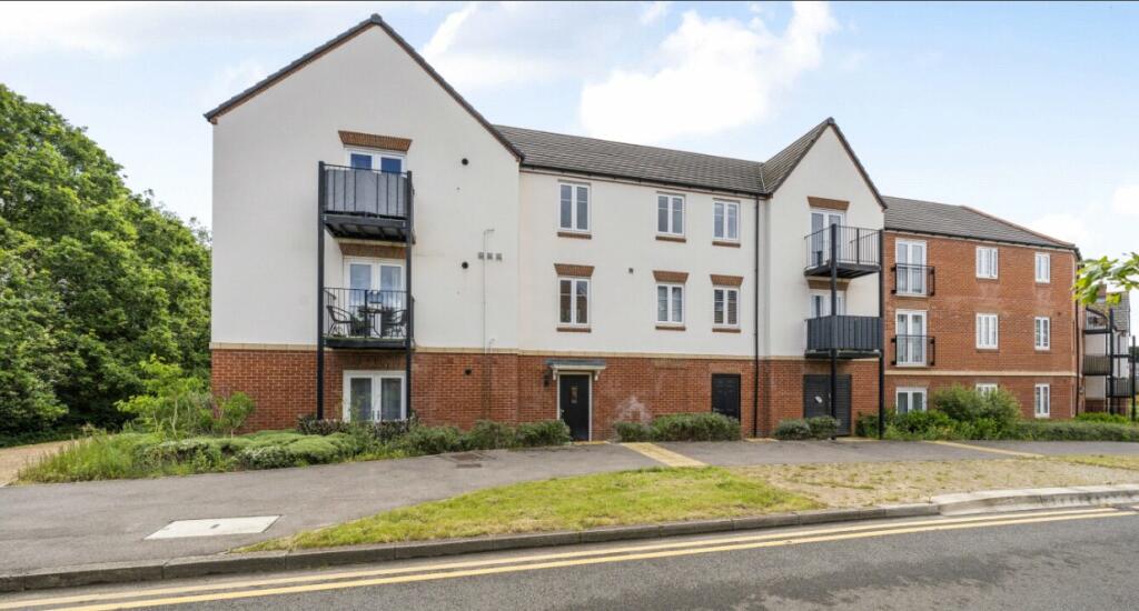 2 bedroom apartment for sale in William Heelas Way, Wokingham ...