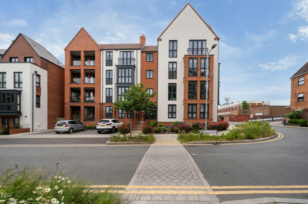 1 bedroom apartment for sale in Earle Crescent, Wokingham, Berkshire, RG40