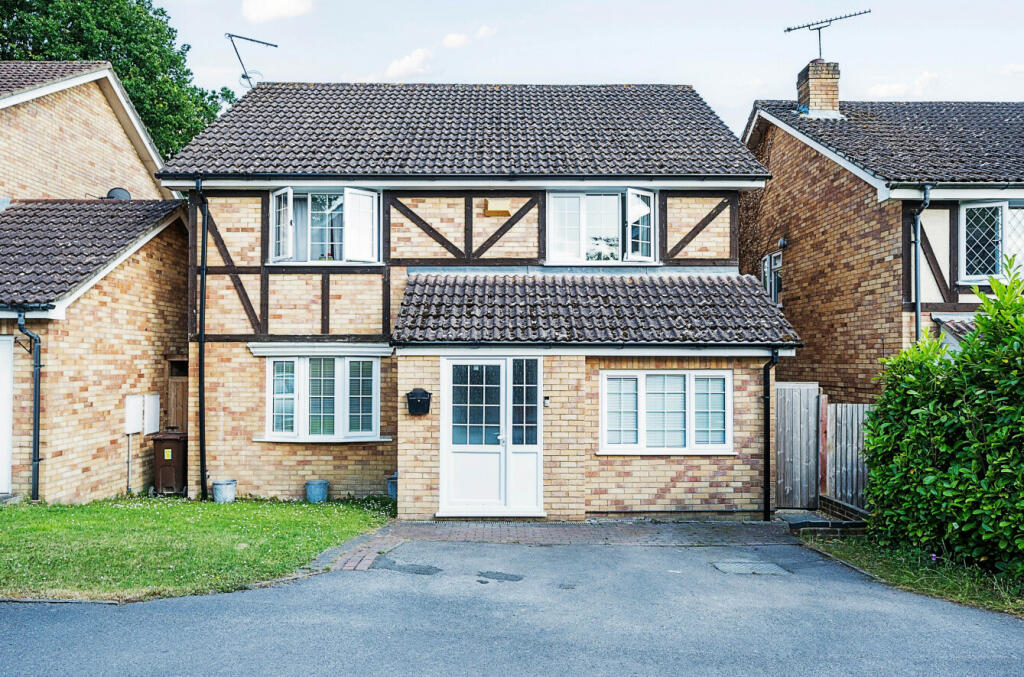 Main image of property: Cherry Tree Grove, Wokingham, Berkshire, RG41