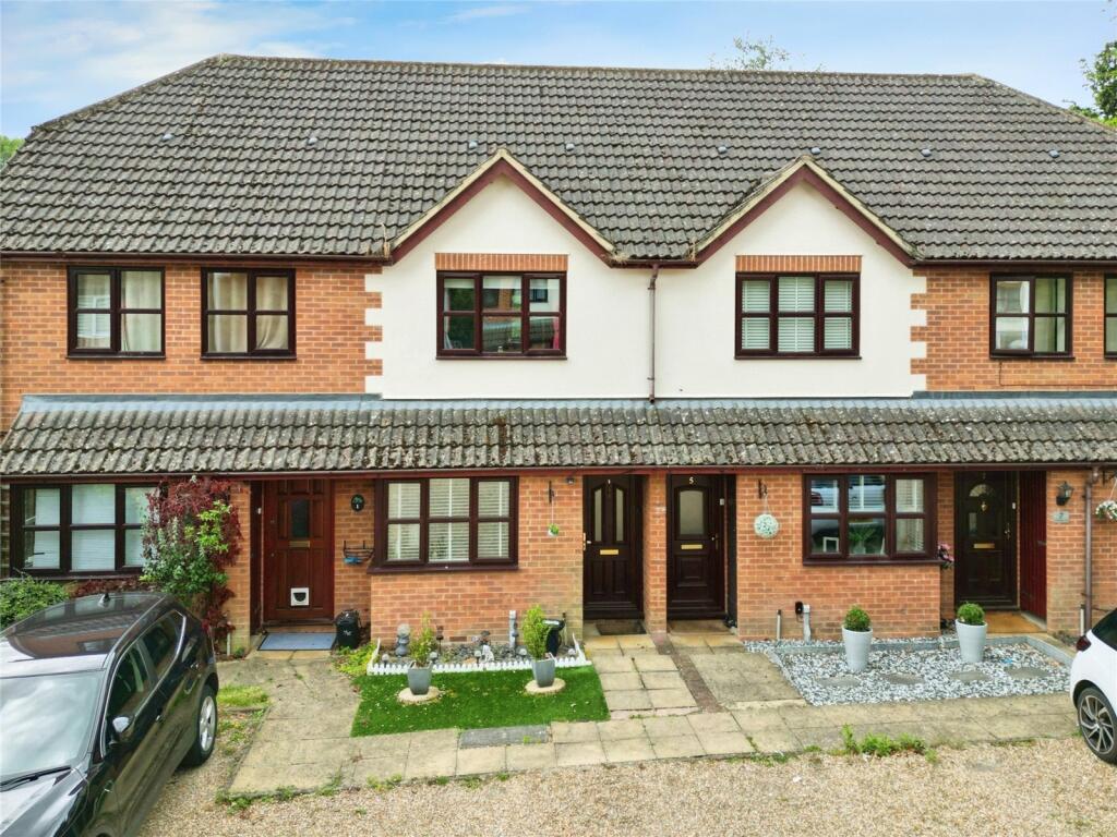 2 bedroom terraced house for sale in St. Court, Owlsmoor