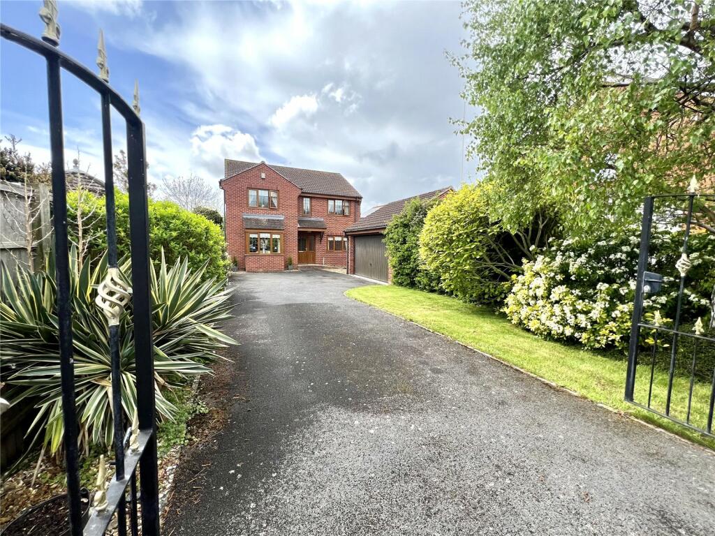 4 bedroom detached house for sale in Shelley Drive, Burnham on Sea