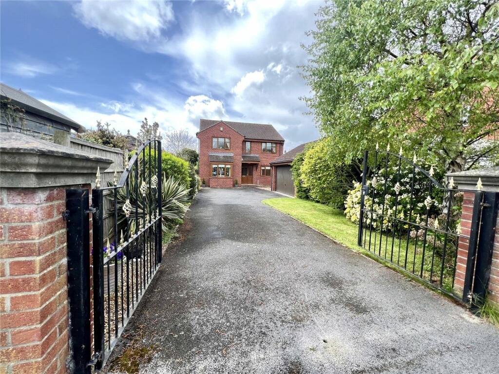 4 bedroom detached house for sale in Shelley Drive, Burnham on Sea