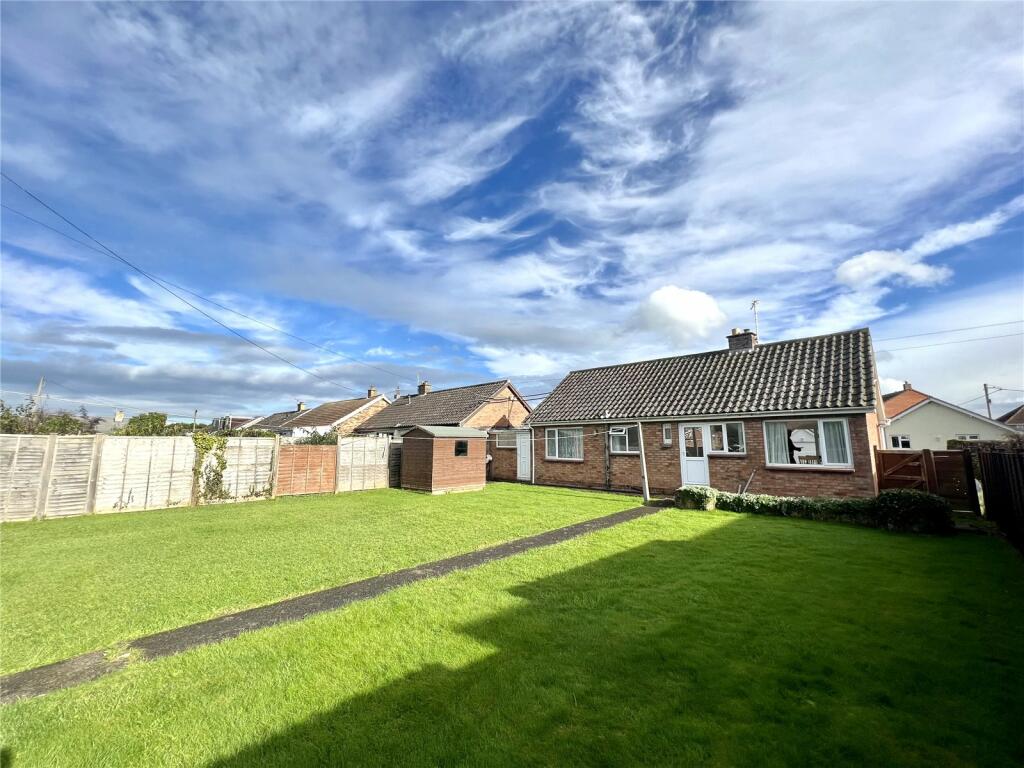 2 bedroom bungalow for sale in Alstone Gardens, West Huntspill, Somerset, TA9
