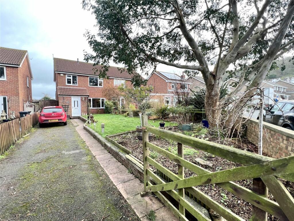 3 bedroom semidetached house for sale in Cedarn Court, Manor Gardens