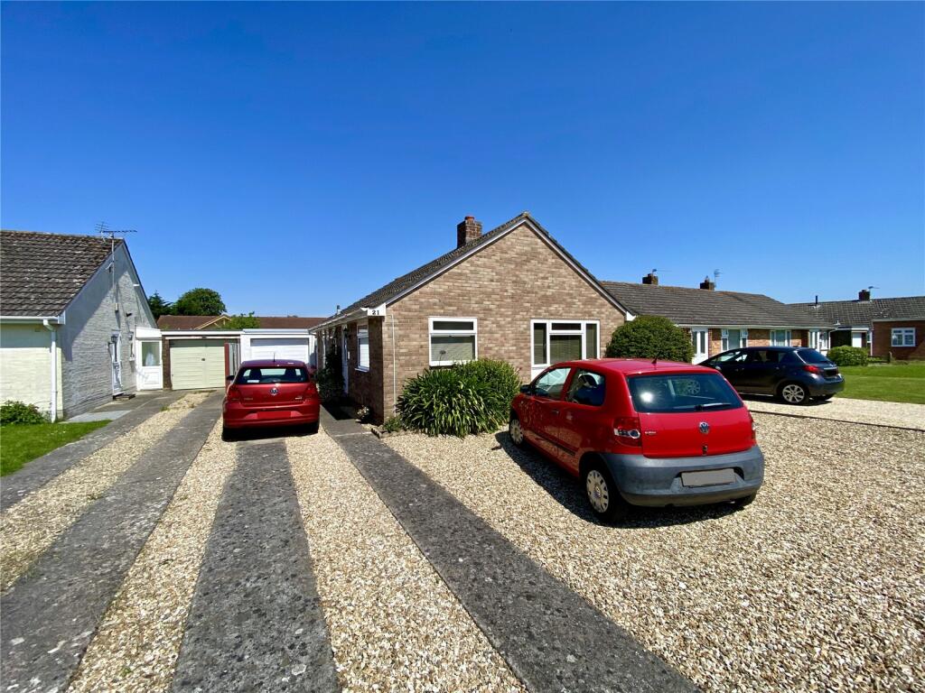 2 bedroom bungalow for sale in Rectory Drive, Burnham on Sea, Somerset, TA8