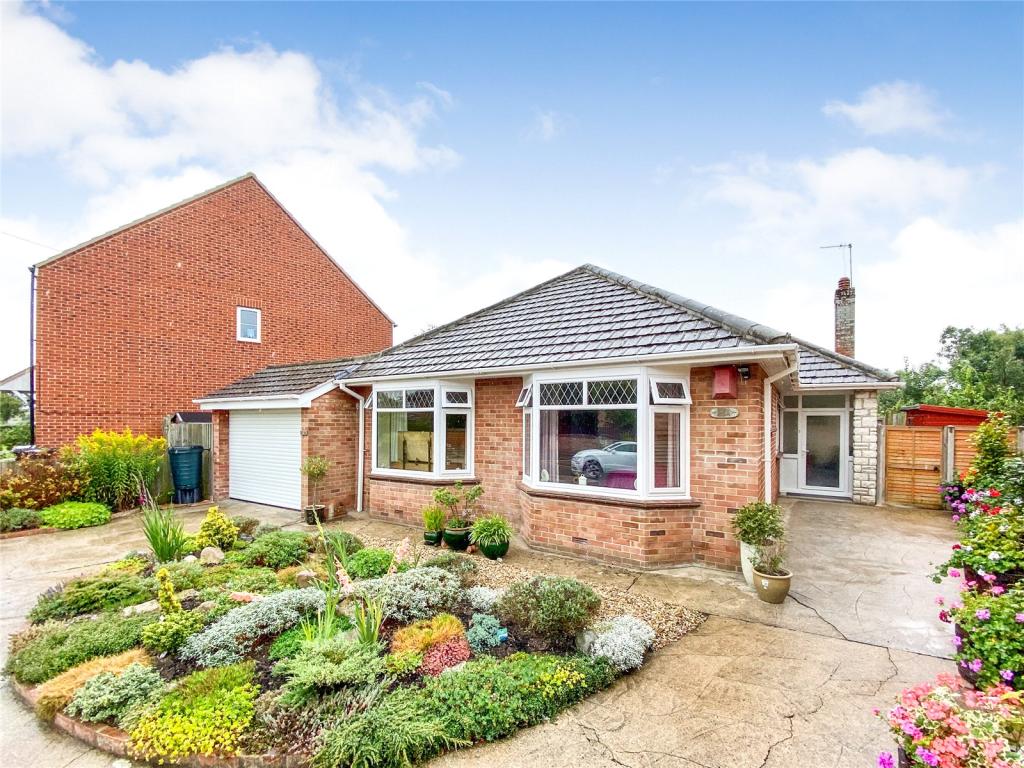 3 bedroom bungalow for sale in Berrow Road, Burnham on Sea, Somerset, TA8