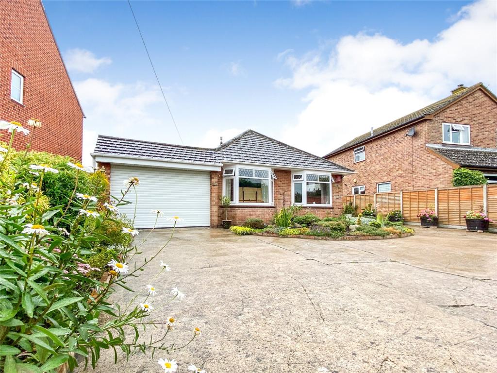 3 bedroom bungalow for sale in Berrow Road, Burnham on Sea, Somerset, TA8