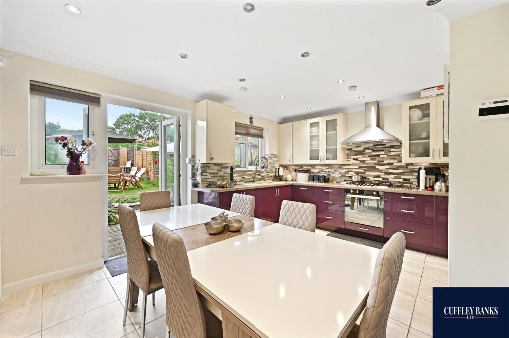 3 bedroom terraced house for sale in Jubilee Road, Perivale, Middlesex, UB6