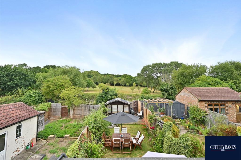 3 bedroom terraced house for sale in Jubilee Road, Perivale, Middlesex, UB6