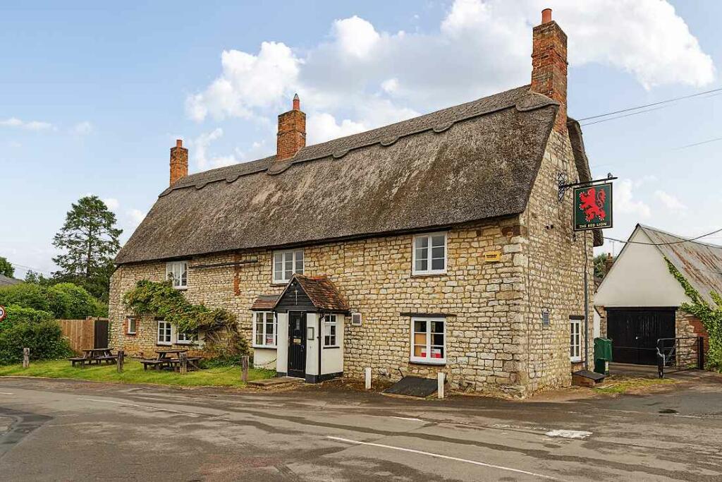 Main image of property: LA-424244 - Red Lion, Buckingham Road, Tingewick MK18 4AG